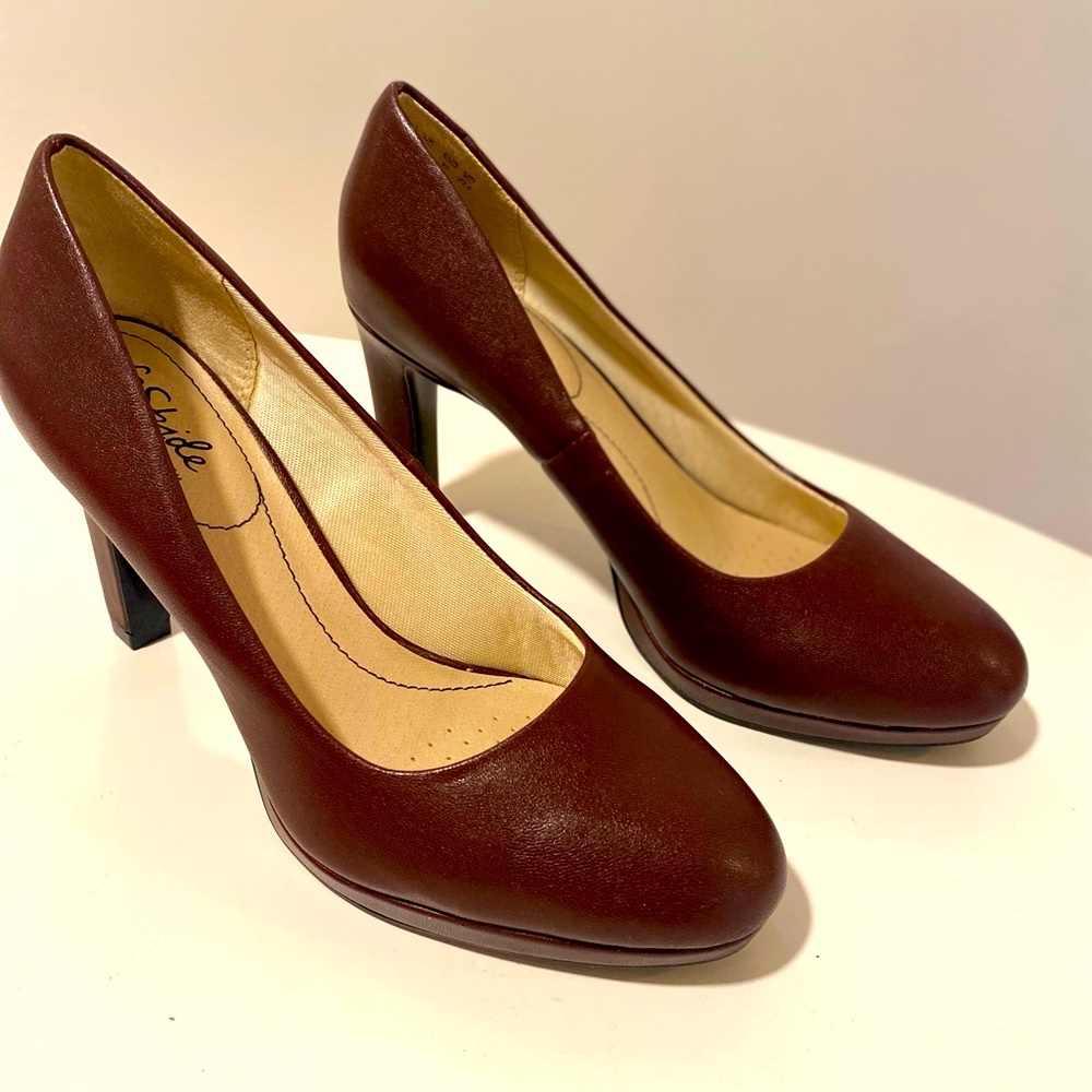 Life Sride brown leather pumps